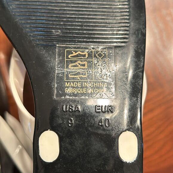 Jeffrey Campbell Cream & Black Jelly Flip Flop Sandals(Size 9) - Picture 8 of 8